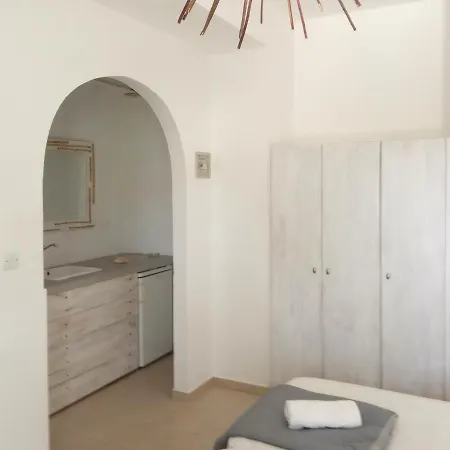 Asante Paros Naousa (Paros)